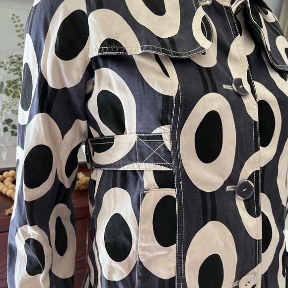 *DONATED*   SOLD Original and detailed trench coat in cream and black. Size S/M. - Picture 10 of 15